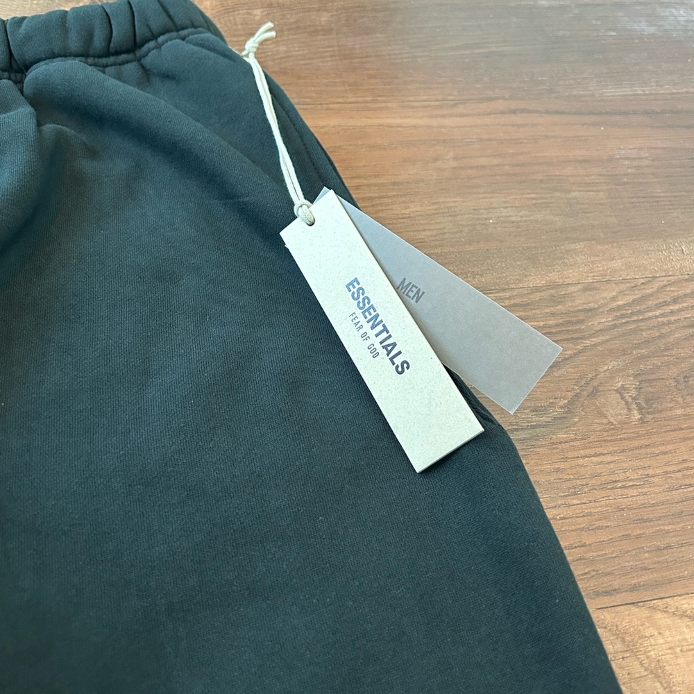 Authentic Fear of God Essentials Stretch Limo SS22 Sweatpants Size Medium NWT - Picture 3 of 9